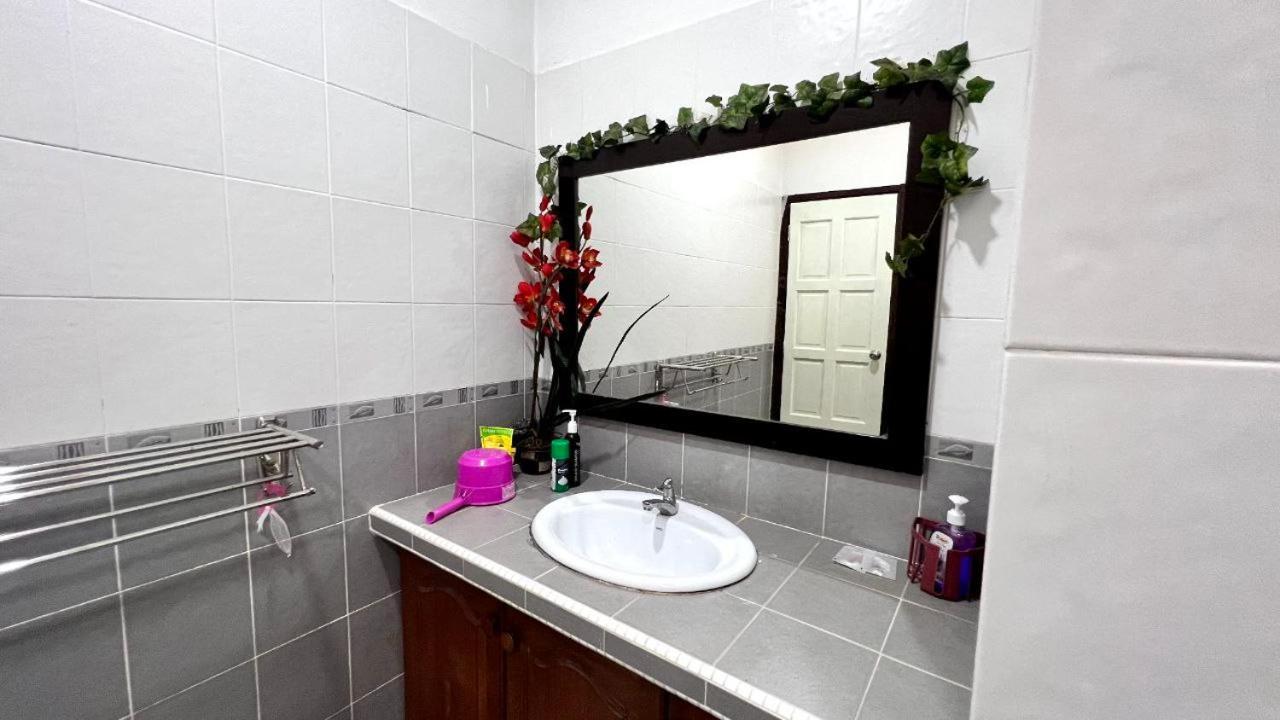 Yb Guest House 4 Bilik 5 Katil Chukai Zewnętrze zdjęcie